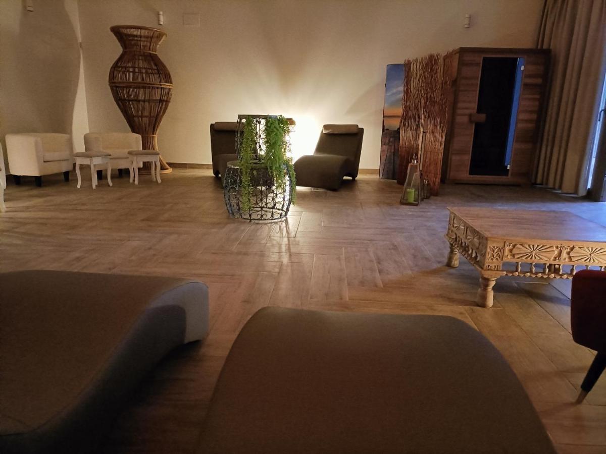 Artmonia Hotel Кастая Екстериор снимка